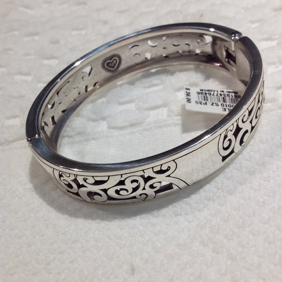 Brighton Jewelry - Brighton " Mingle " oval Bangle NEW ! 36.00